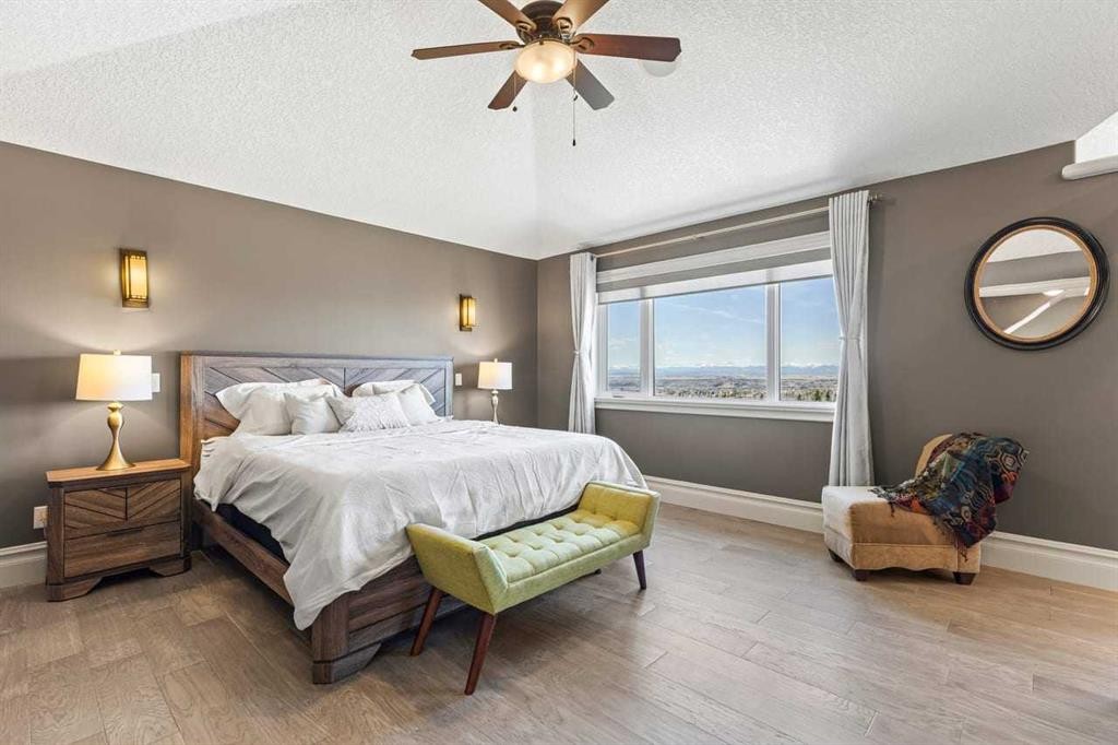 7 Royal Ridge Terrace Nw, Calgary, AB - Indoor Photo Showing Bedroom
