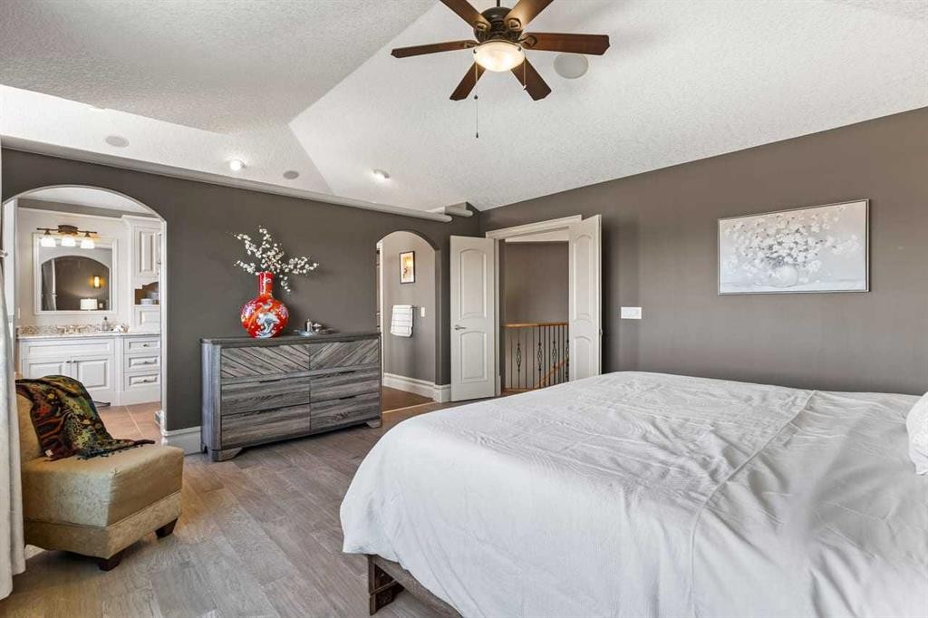 7 Royal Ridge Terrace Nw, Calgary, AB - Indoor Photo Showing Bedroom