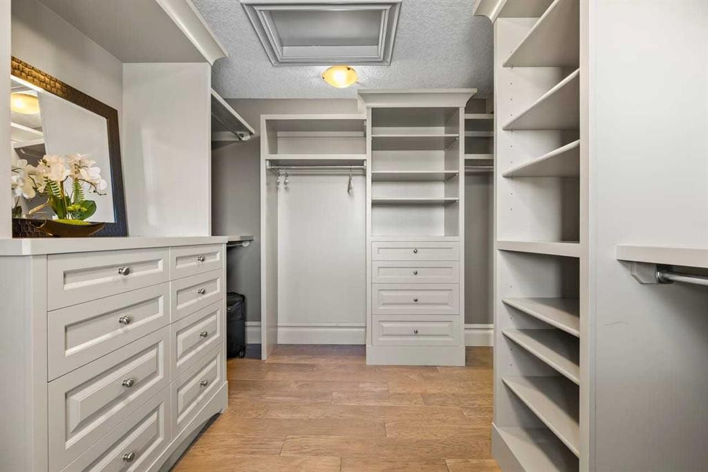 7 Royal Ridge Terrace Nw, Calgary, AB - Indoor Photo Showing Other Room