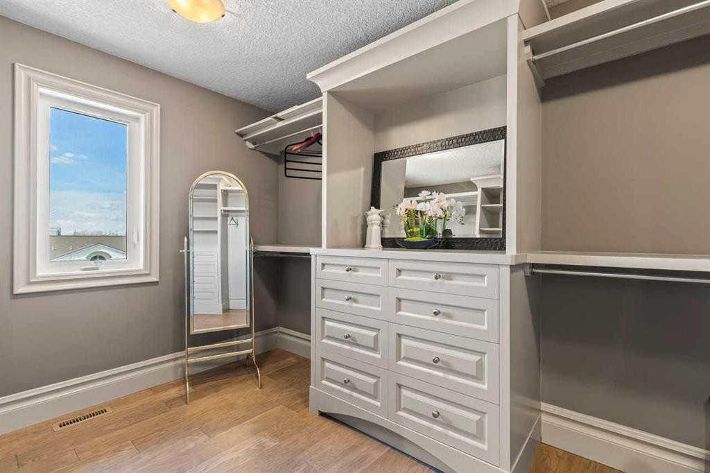 7 Royal Ridge Terrace Nw, Calgary, AB - Indoor Photo Showing Other Room