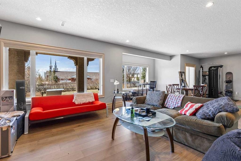 7 Royal Ridge Terrace Nw, Calgary, AB - Indoor Photo Showing Living Room