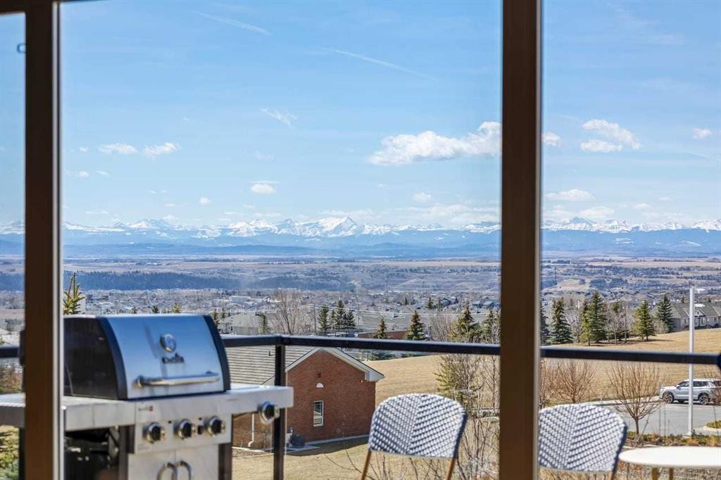 7 Royal Ridge Terrace Nw, Calgary, AB - With Balcony With View