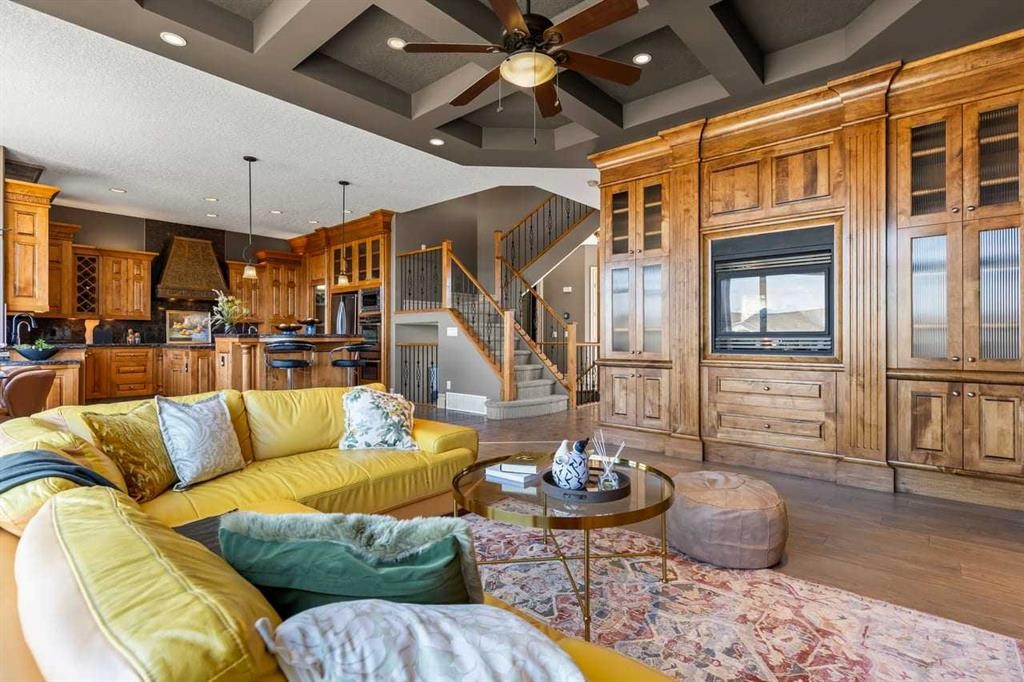 7 Royal Ridge Terrace Nw, Calgary, AB - Indoor Photo Showing Living Room