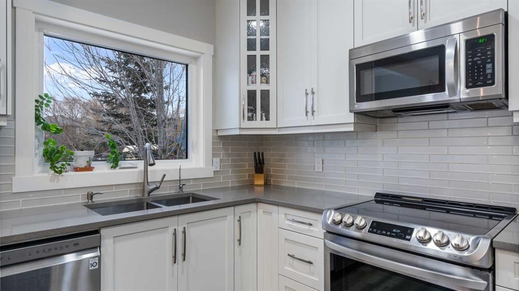 39 Mt Douglas Point Se, Calgary, AB - Indoor Photo Showing Kitchen With Stainless Steel Kitchen With Double Sink