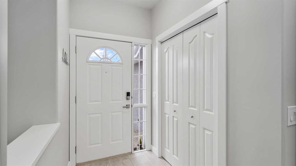 39 Mt Douglas Point Se, Calgary, AB - Indoor Photo Showing Other Room