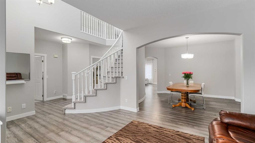 39 Mt Douglas Point Se, Calgary, AB - Indoor Photo Showing Other Room