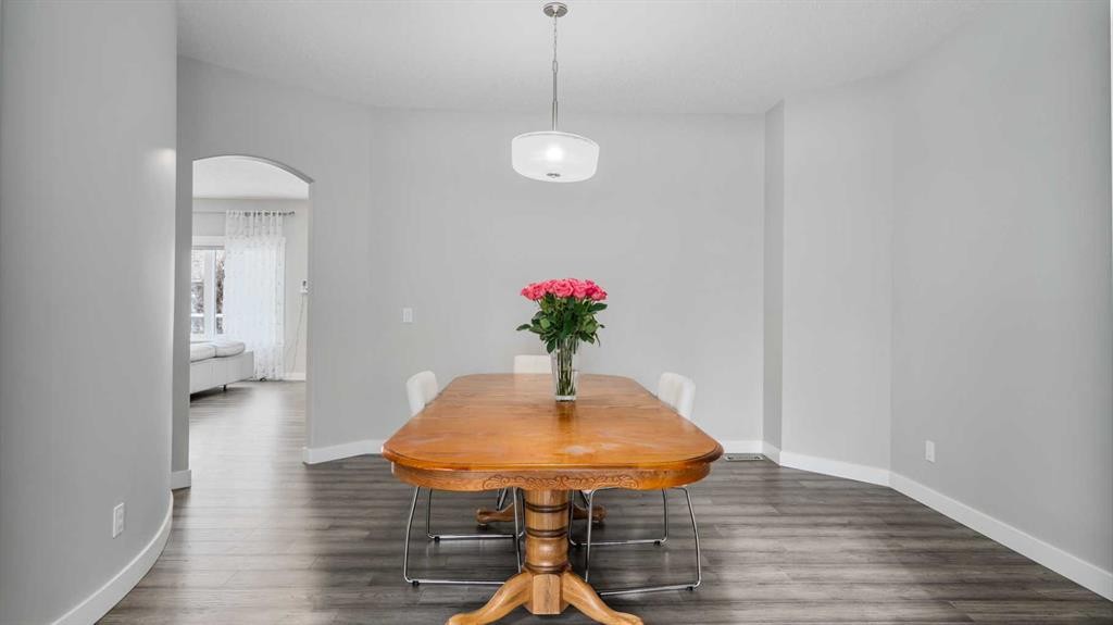 39 Mt Douglas Point Se, Calgary, AB - Indoor Photo Showing Dining Room