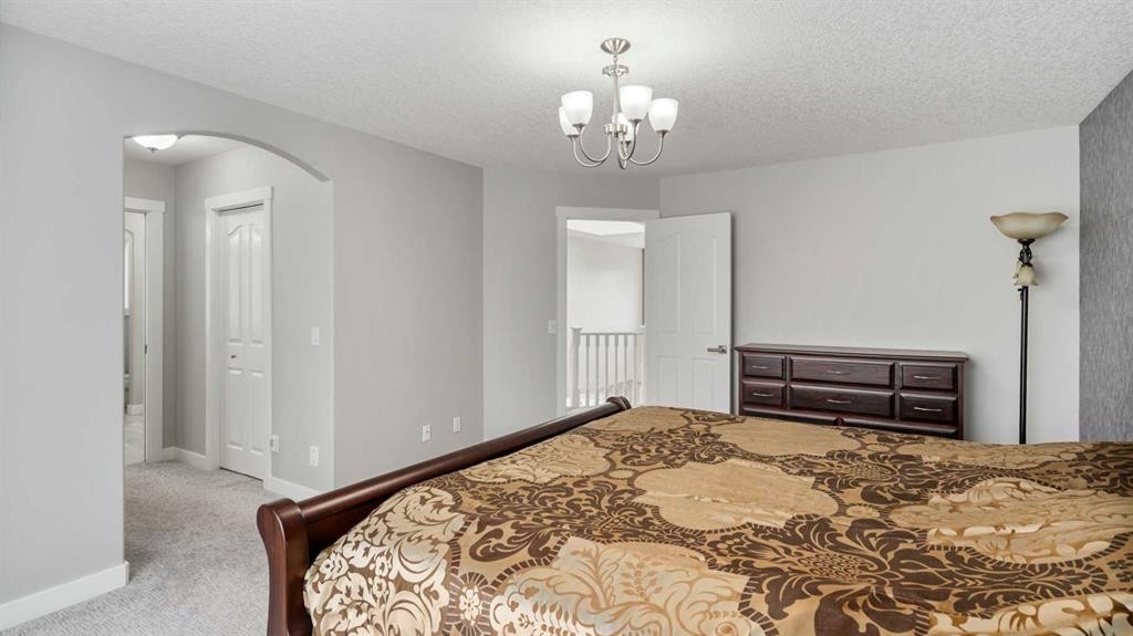 39 Mt Douglas Point Se, Calgary, AB - Indoor Photo Showing Bedroom