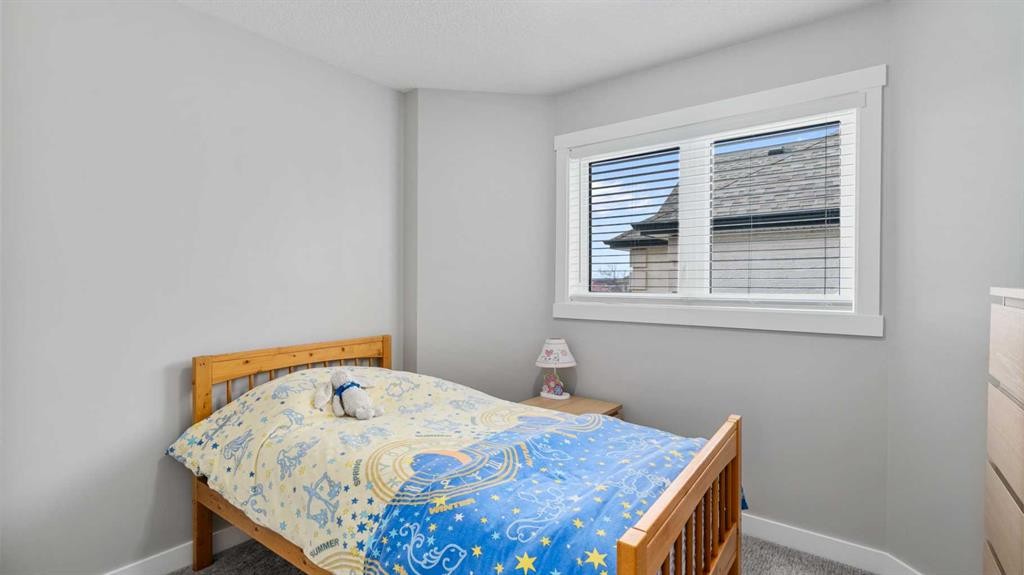 39 Mt Douglas Point Se, Calgary, AB - Indoor Photo Showing Bedroom