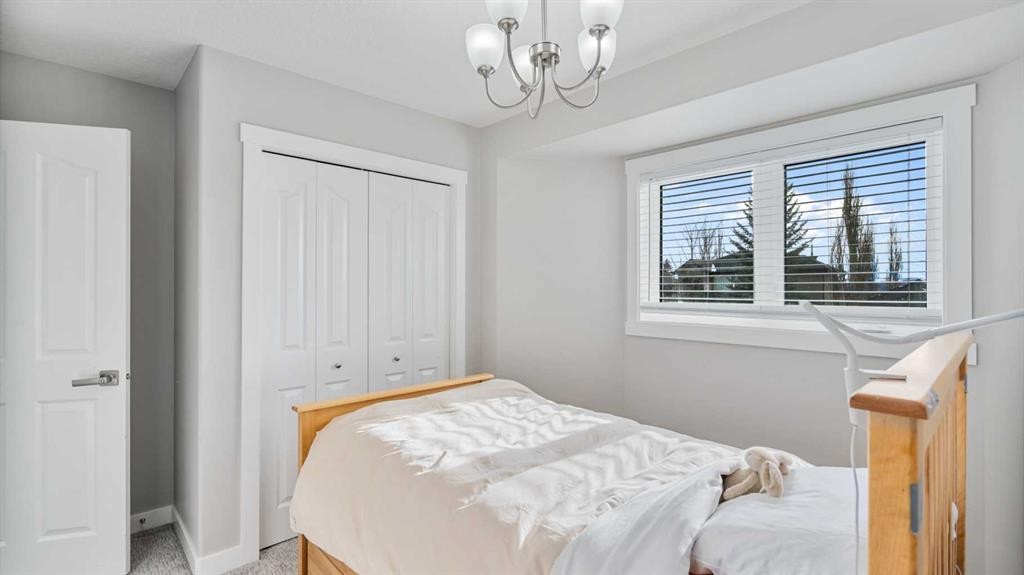 39 Mt Douglas Point Se, Calgary, AB - Indoor Photo Showing Bedroom