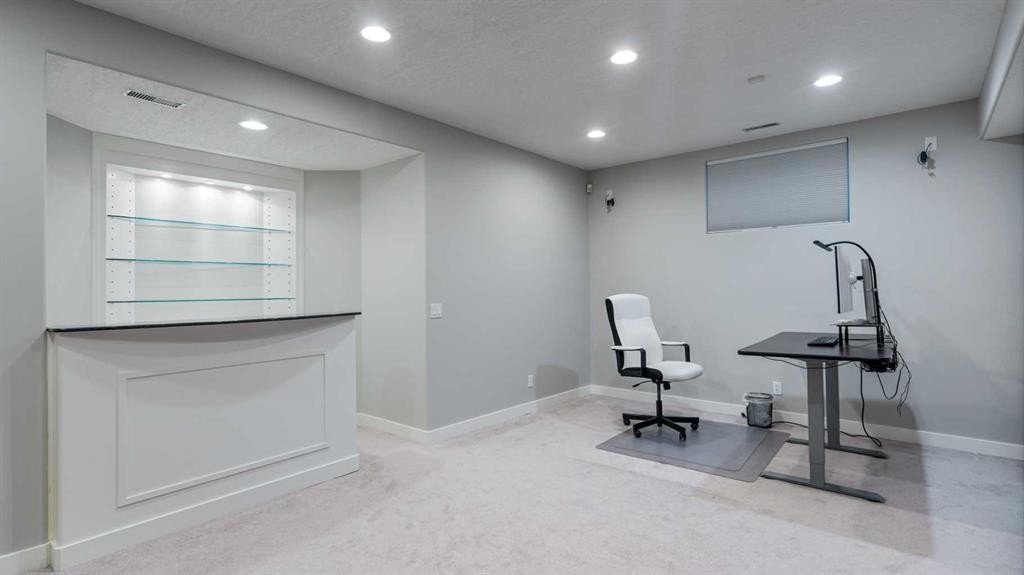 39 Mt Douglas Point Se, Calgary, AB - Indoor