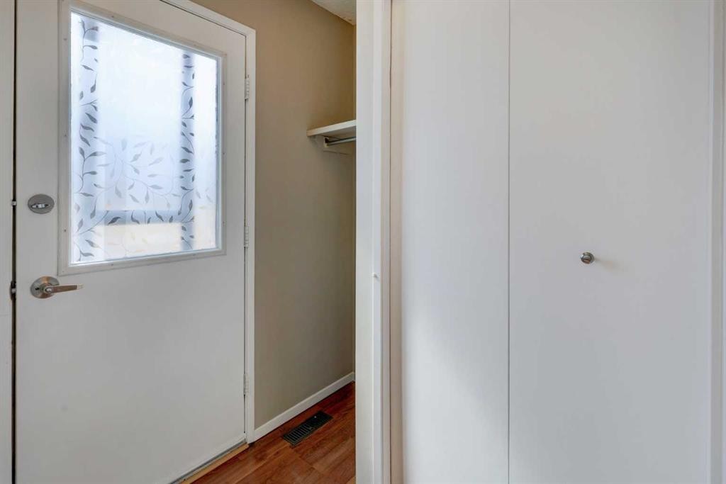 107 Macewan Park Way Nw, Calgary, AB - Indoor Photo Showing Other Room