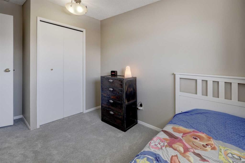 107 Macewan Park Way Nw, Calgary, AB - Indoor Photo Showing Bedroom