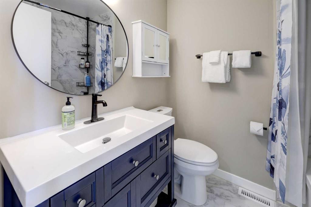 107 Macewan Park Way Nw, Calgary, AB - Indoor Photo Showing Bathroom