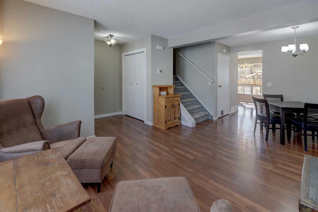 107 Macewan Park Way Nw, Calgary, AB - Indoor Photo Showing Other Room
