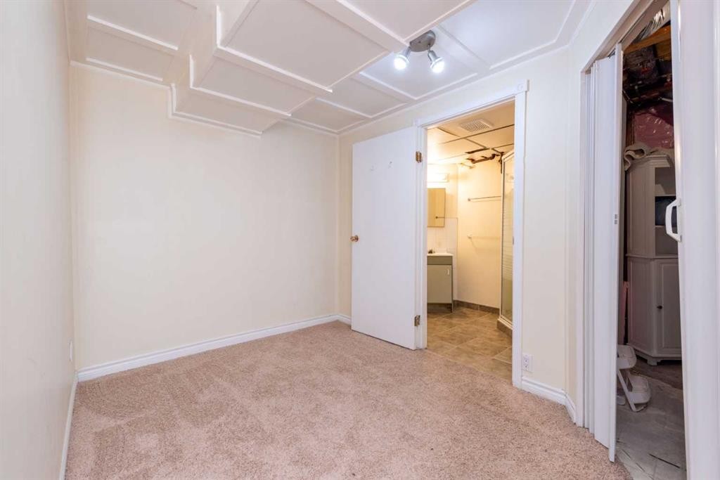 4628 Verona Drive Nw, Calgary, AB - Indoor Photo Showing Other Room