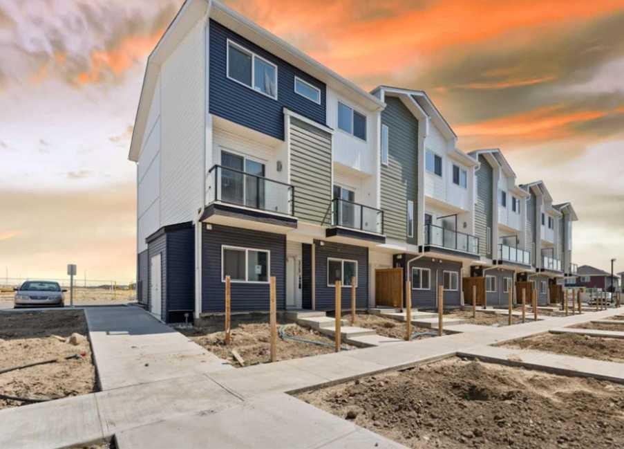 314-52 Red Sky Villas Ne, Calgary, AB - Outdoor With Balcony