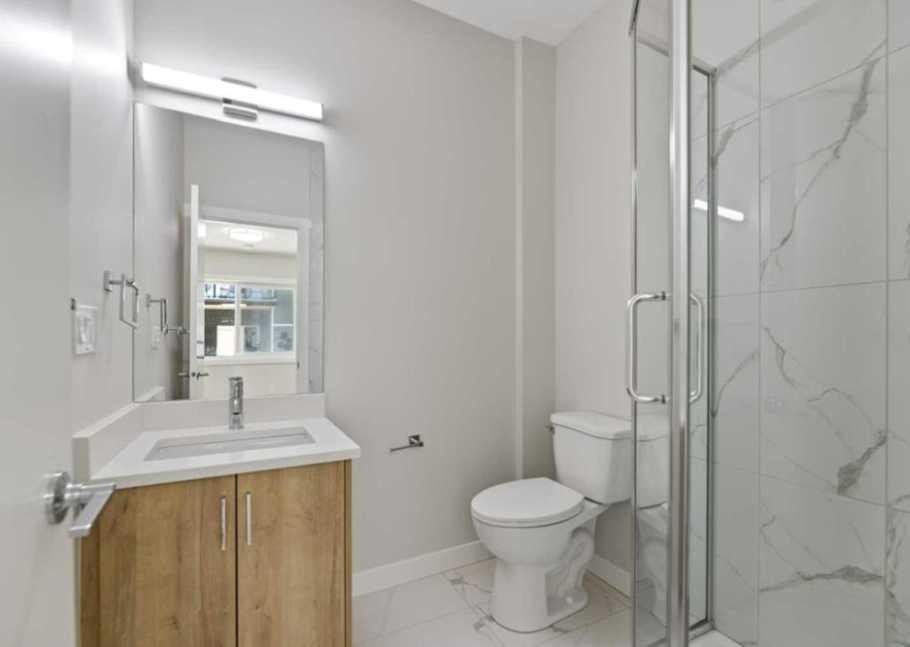314-52 Red Sky Villas Ne, Calgary, AB - Indoor Photo Showing Bathroom