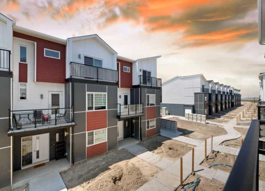 314-52 Red Sky Villas Ne, Calgary, AB - Outdoor With Balcony