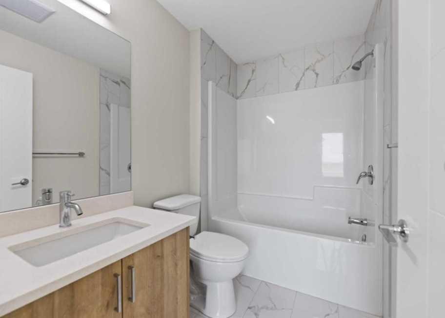 314-52 Red Sky Villas Ne, Calgary, AB - Indoor Photo Showing Bathroom