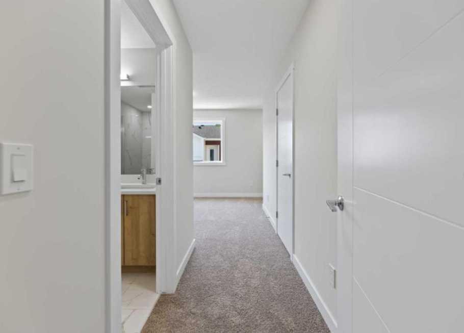 314-52 Red Sky Villas Ne, Calgary, AB - Indoor Photo Showing Other Room