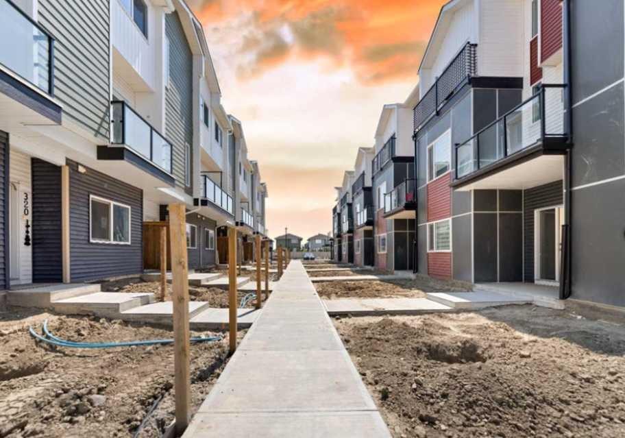 314-52 Red Sky Villas Ne, Calgary, AB - Outdoor