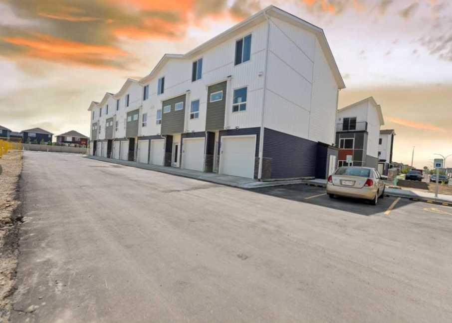 314-52 Red Sky Villas Ne, Calgary, AB - Outdoor
