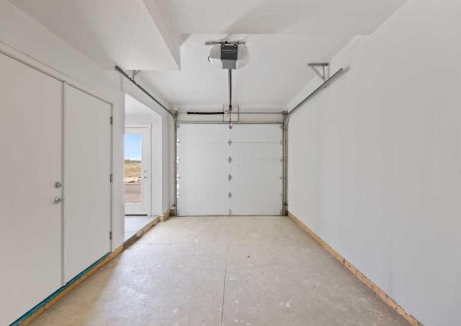 314-52 Red Sky Villas Ne, Calgary, AB - Indoor Photo Showing Garage