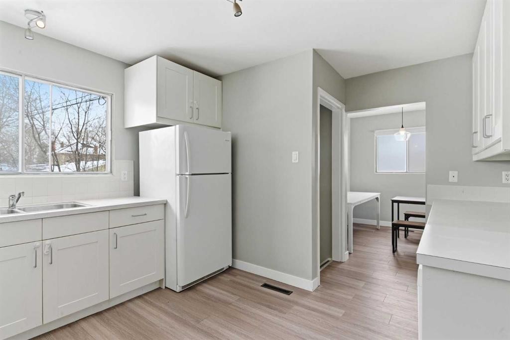 173 Gordon Drive Sw, Calgary, AB - Indoor Photo Showing Kitchen