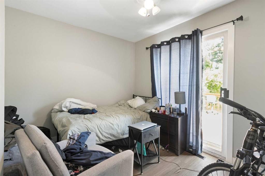 173 Gordon Drive Sw, Calgary, AB - Indoor Photo Showing Bedroom