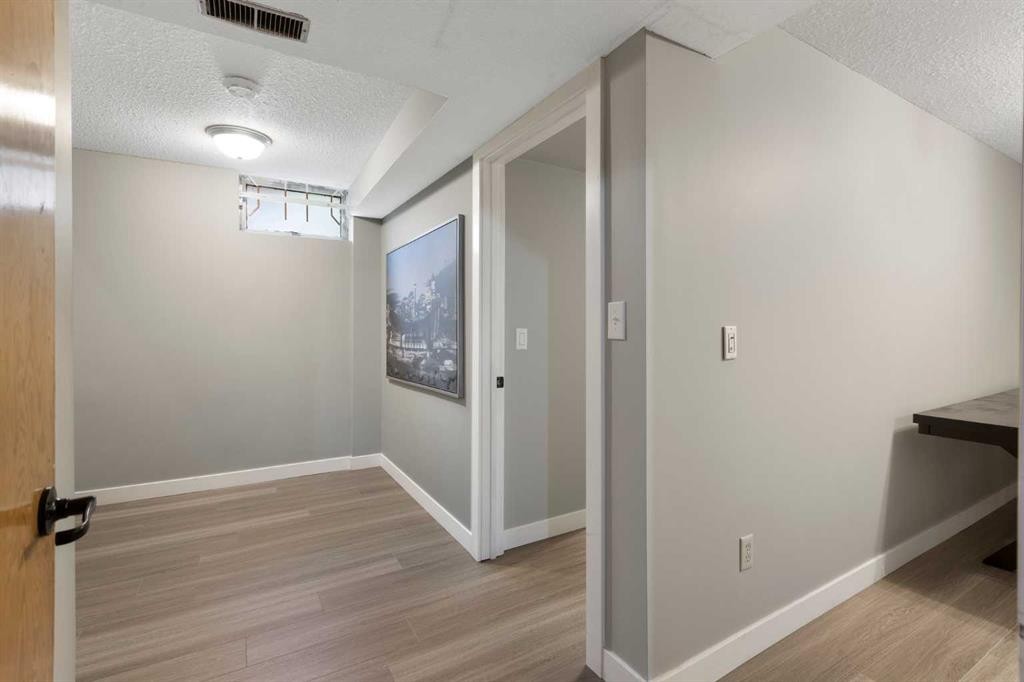 173 Gordon Drive Sw, Calgary, AB - Indoor Photo Showing Other Room