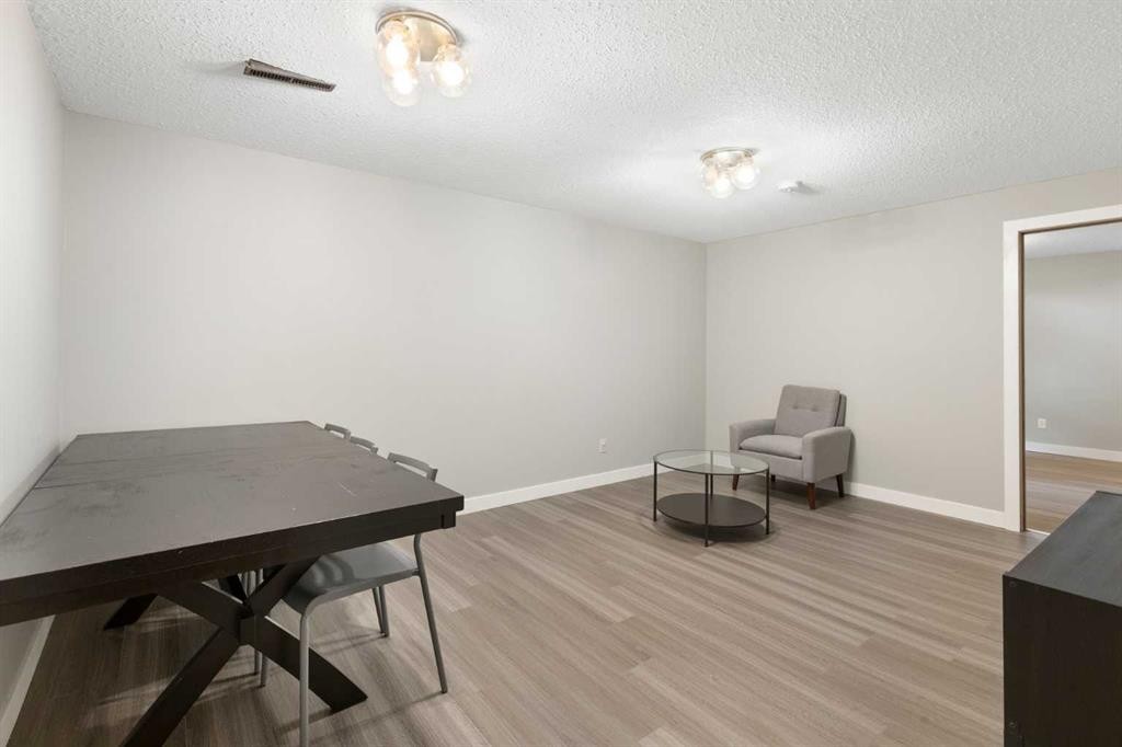 173 Gordon Drive Sw, Calgary, AB - Indoor Photo Showing Other Room