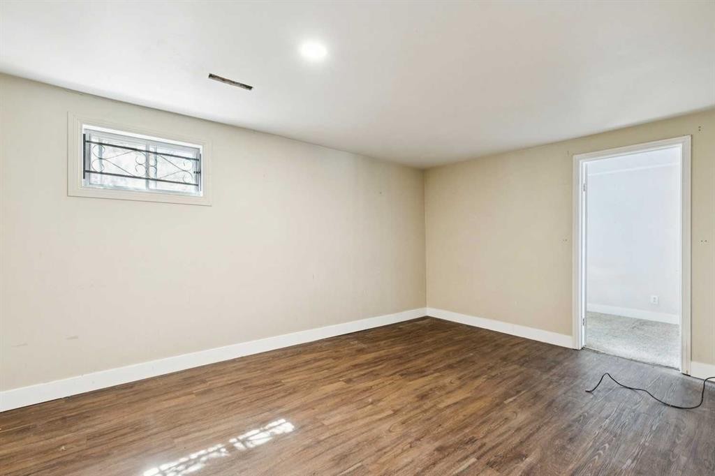8312 47 Avenue Nw, Calgary, AB - Indoor Photo Showing Other Room