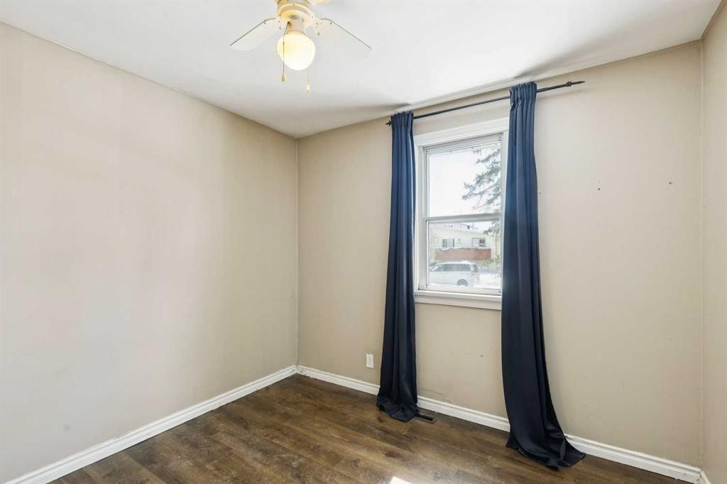 8312 47 Avenue Nw, Calgary, AB - Indoor Photo Showing Other Room