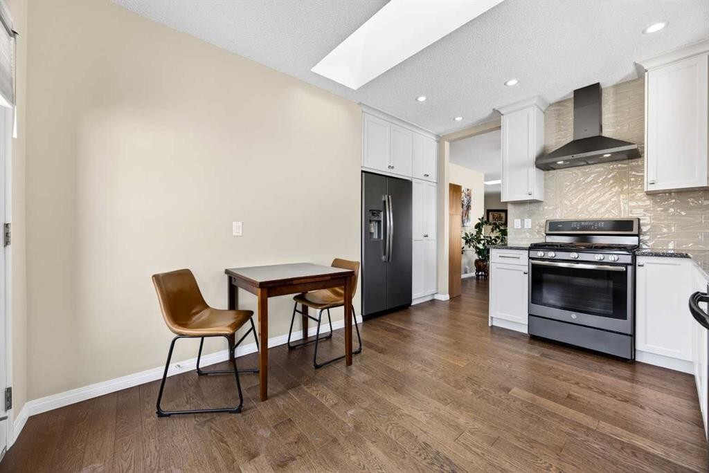 110 Citadel Crest Circle Nw, Calgary, AB - Indoor Photo Showing Kitchen