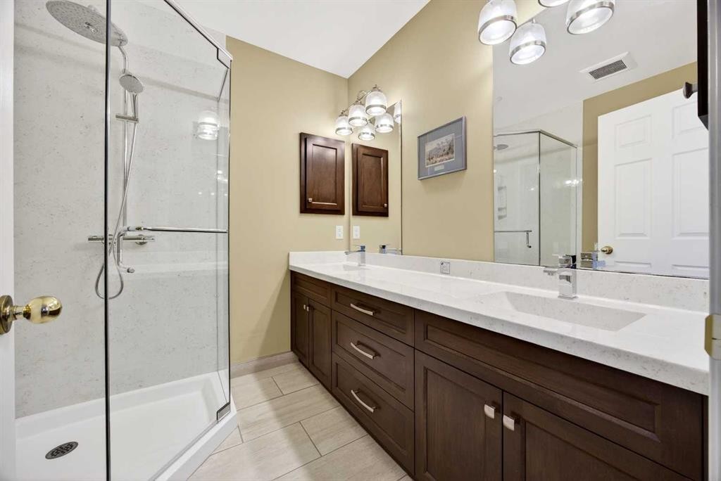110 Citadel Crest Circle Nw, Calgary, AB - Indoor Photo Showing Bathroom