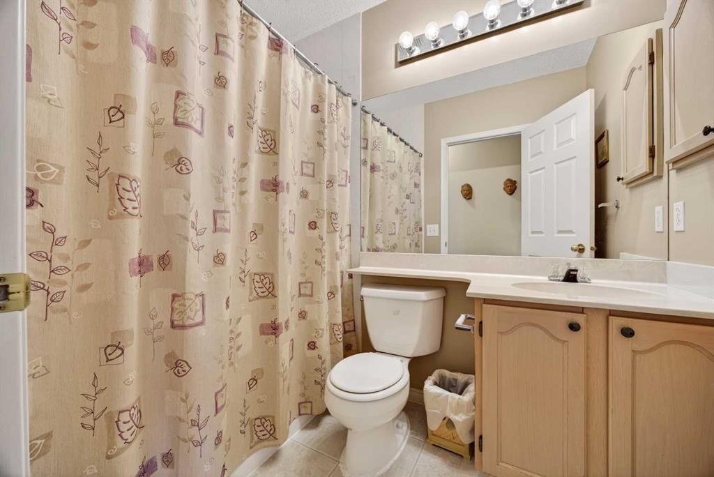 110 Citadel Crest Circle Nw, Calgary, AB - Indoor Photo Showing Bathroom