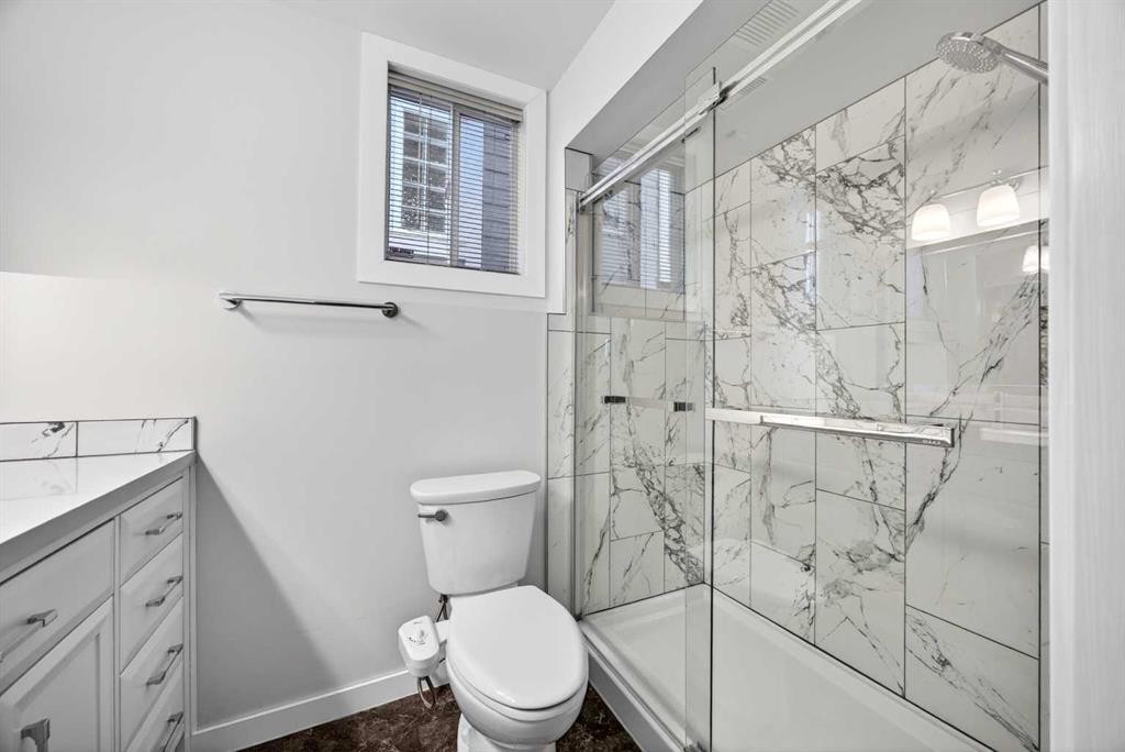 110 Citadel Crest Circle Nw, Calgary, AB - Indoor Photo Showing Bathroom