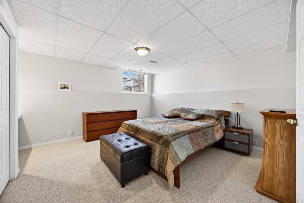 110 Citadel Crest Circle Nw, Calgary, AB - Indoor Photo Showing Bedroom