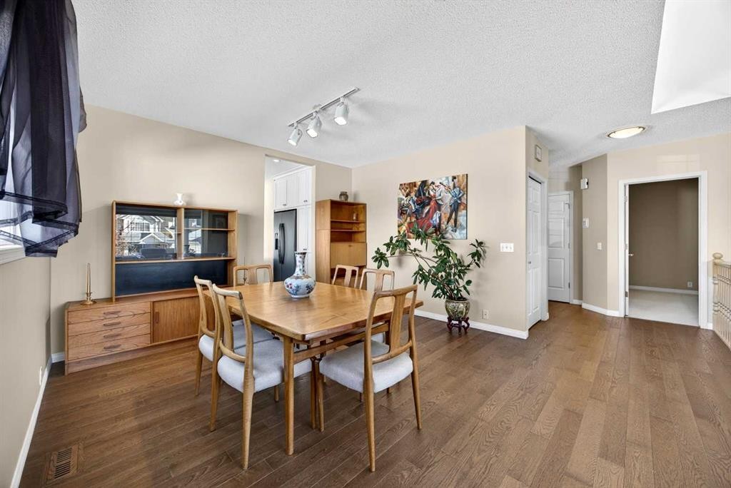 110 Citadel Crest Circle Nw, Calgary, AB - Indoor Photo Showing Dining Room