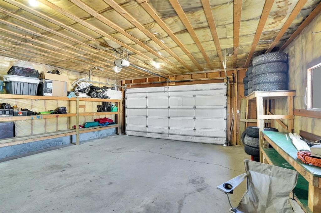 39 Ventura Road Ne, Calgary, AB - Indoor Photo Showing Garage