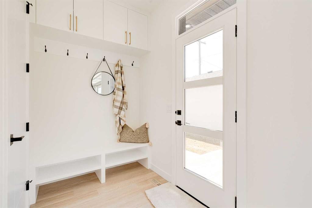 39B Moncton Road Ne, Calgary, AB - Indoor Photo Showing Other Room