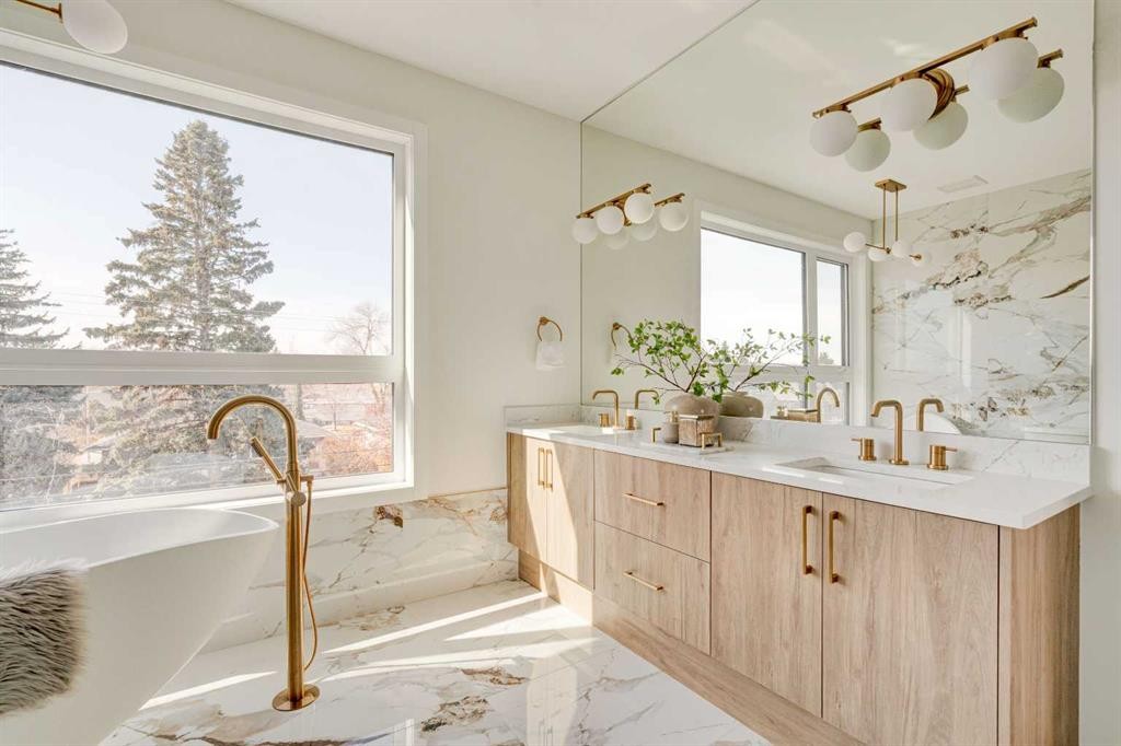 39B Moncton Road Ne, Calgary, AB - Indoor Photo Showing Bathroom