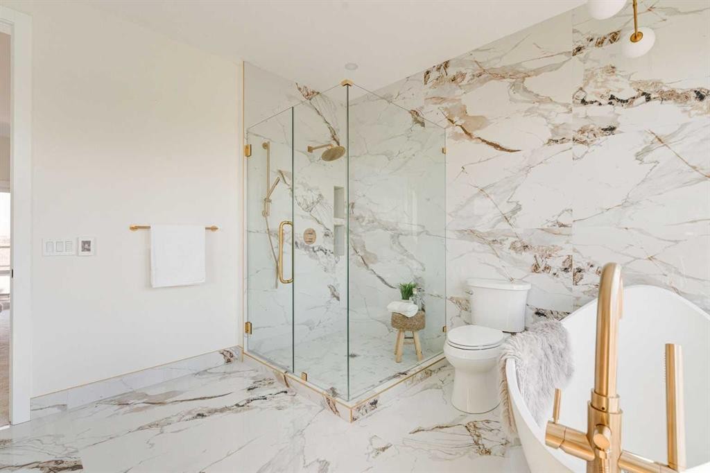 39B Moncton Road Ne, Calgary, AB - Indoor Photo Showing Bathroom