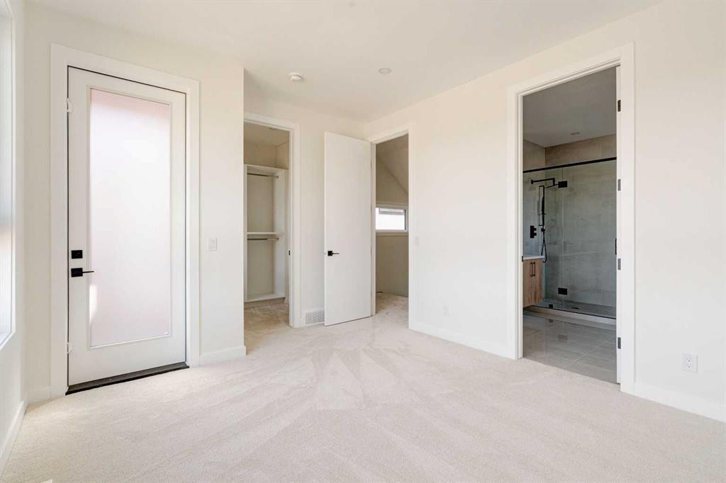 39B Moncton Road Ne, Calgary, AB - Indoor Photo Showing Other Room