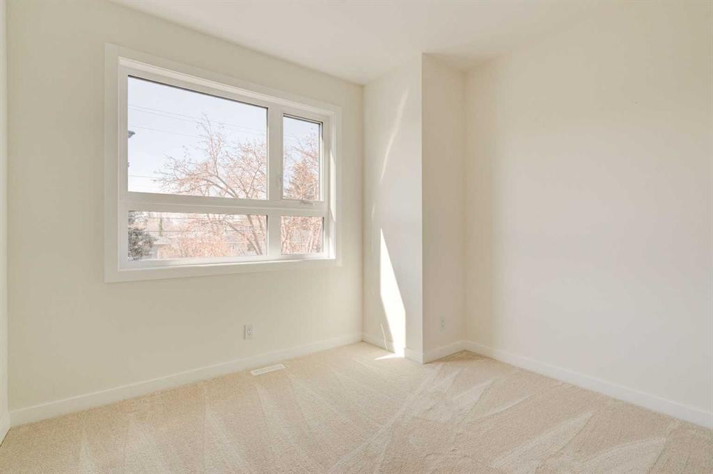 39B Moncton Road Ne, Calgary, AB - Indoor Photo Showing Other Room