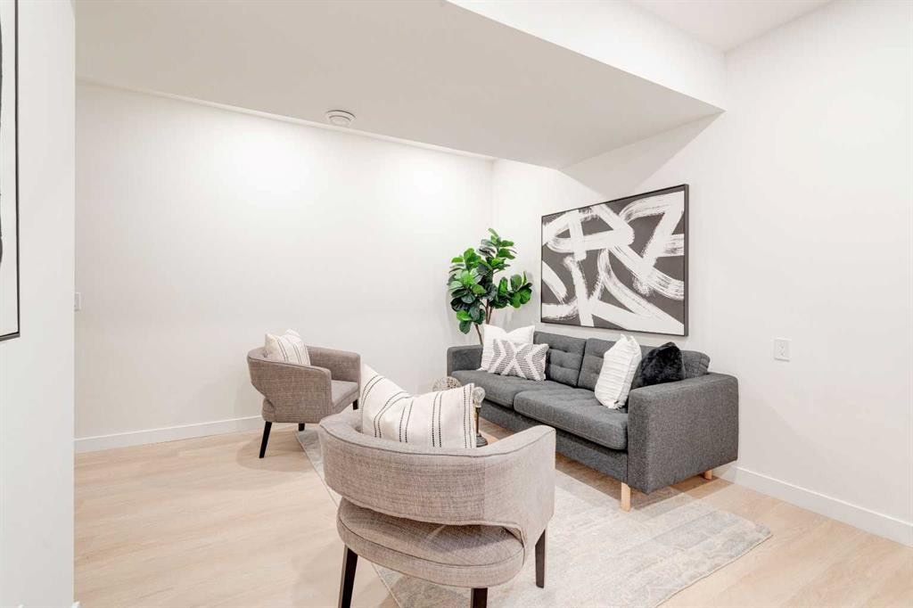 39B Moncton Road Ne, Calgary, AB - Indoor Photo Showing Other Room