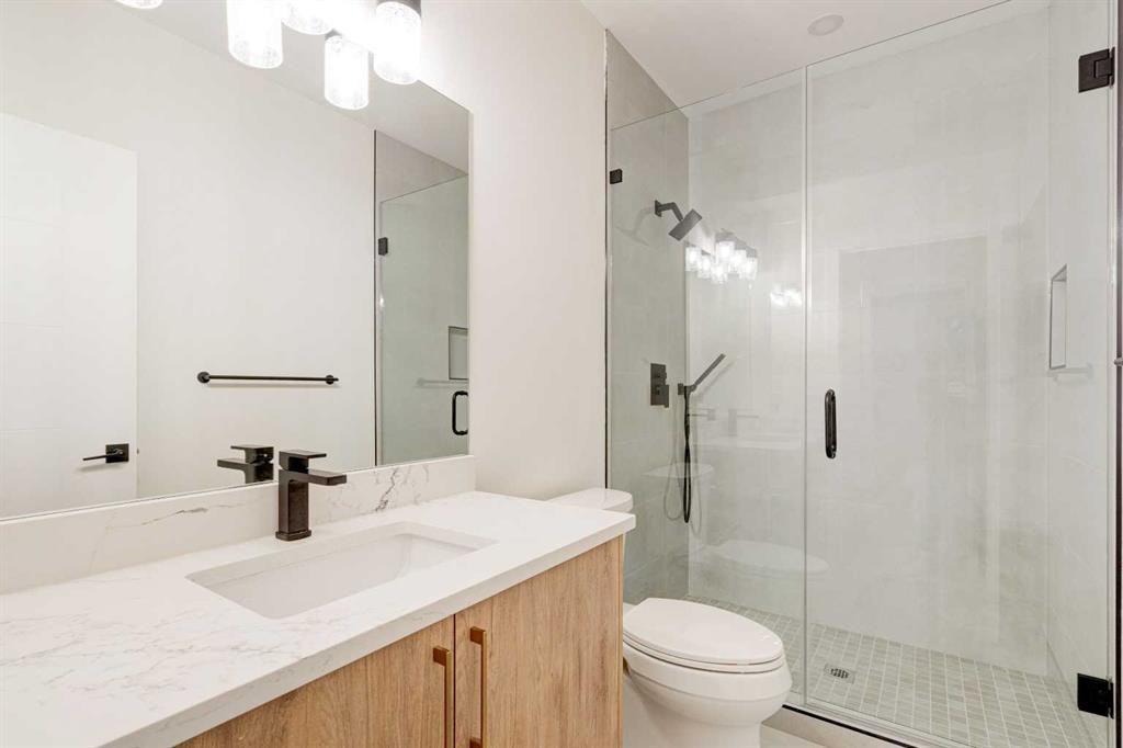 39B Moncton Road Ne, Calgary, AB - Indoor Photo Showing Bathroom