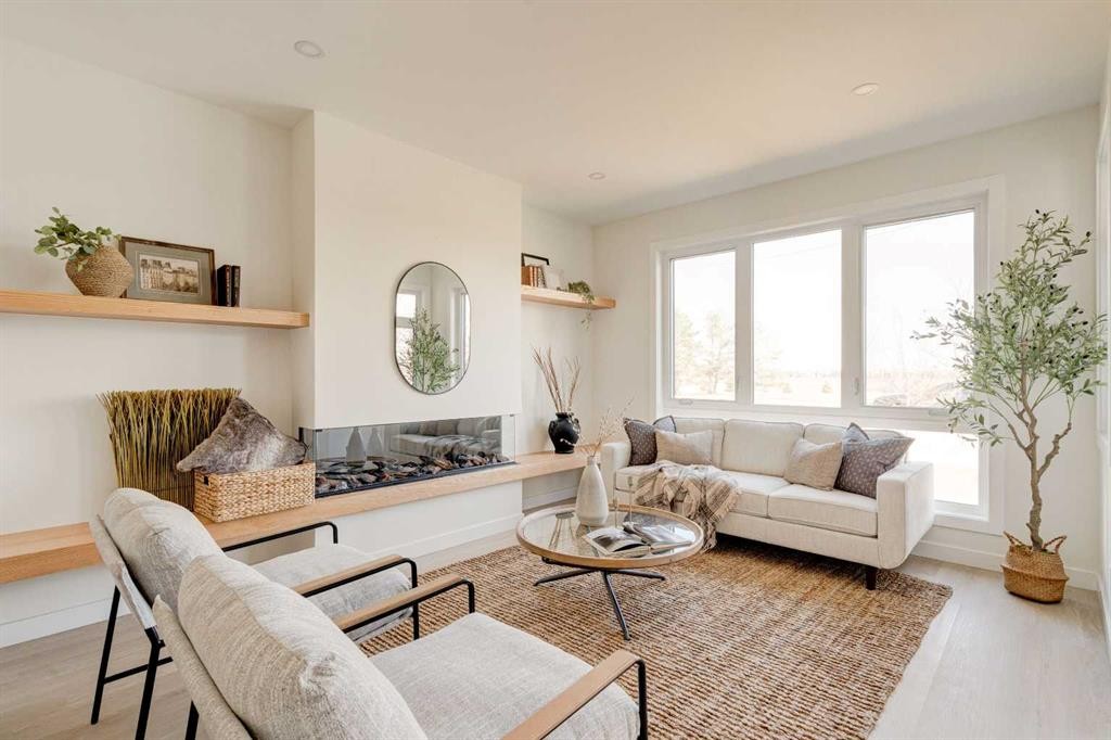 39B Moncton Road Ne, Calgary, AB - Indoor Photo Showing Living Room