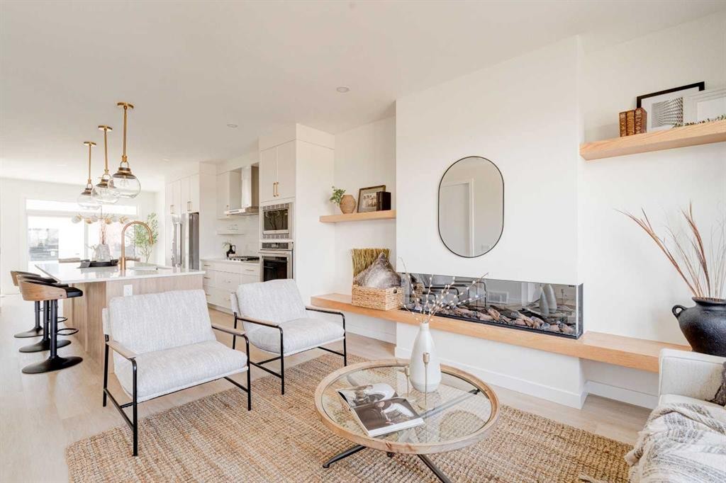 39B Moncton Road Ne, Calgary, AB - Indoor Photo Showing Other Room